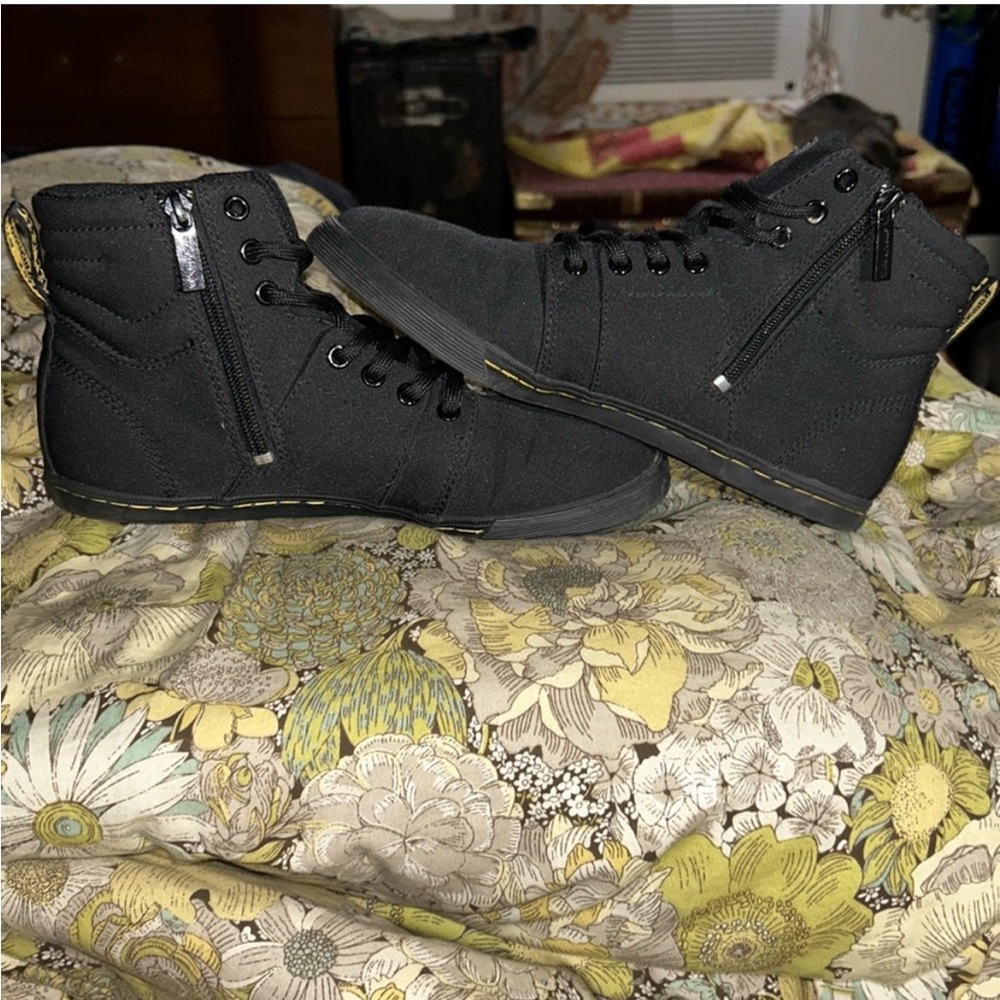 Dr. Marten Rozarya - Picture 2 of 6